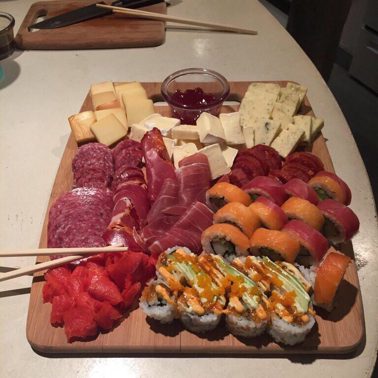 baghinea's tweet photo. Toți avem ceva special, tu mă ai pe mine 🍣 https://t.co/8DigcMbcMZ
