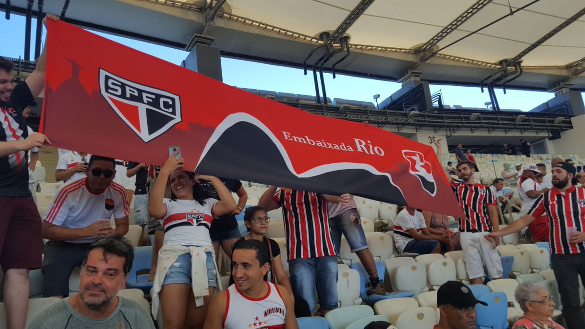 EmbaixadaRJ_'s tweet photo. #Maracana #Maraca #SaoPaulinosNoRio #EmbaixadaRJ #SaoPauloFC #Tricolor #AvanteMeuTricolor #SPFC #Brasileirão2018 #CampeonatoBrasileiro https://t.co/Tn6FX9U1j0