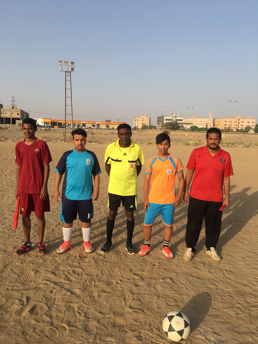 alfahadd95's tweet photo. ضمن دورة الفهد السنية الخامسة مواليد                1422في دور ال 4 لعب
 فريق البيضين  وفريق الشارقة
 وانتهت المباراه بفوز البيضين بركلات الترجيح4/5بعد الأشواط الأصلية 0-0 ليوصل فريق البيضين  للنهائي  وهاردلك للشارقة في الدورات القادمة https://t.co/aNGgDi1j4u