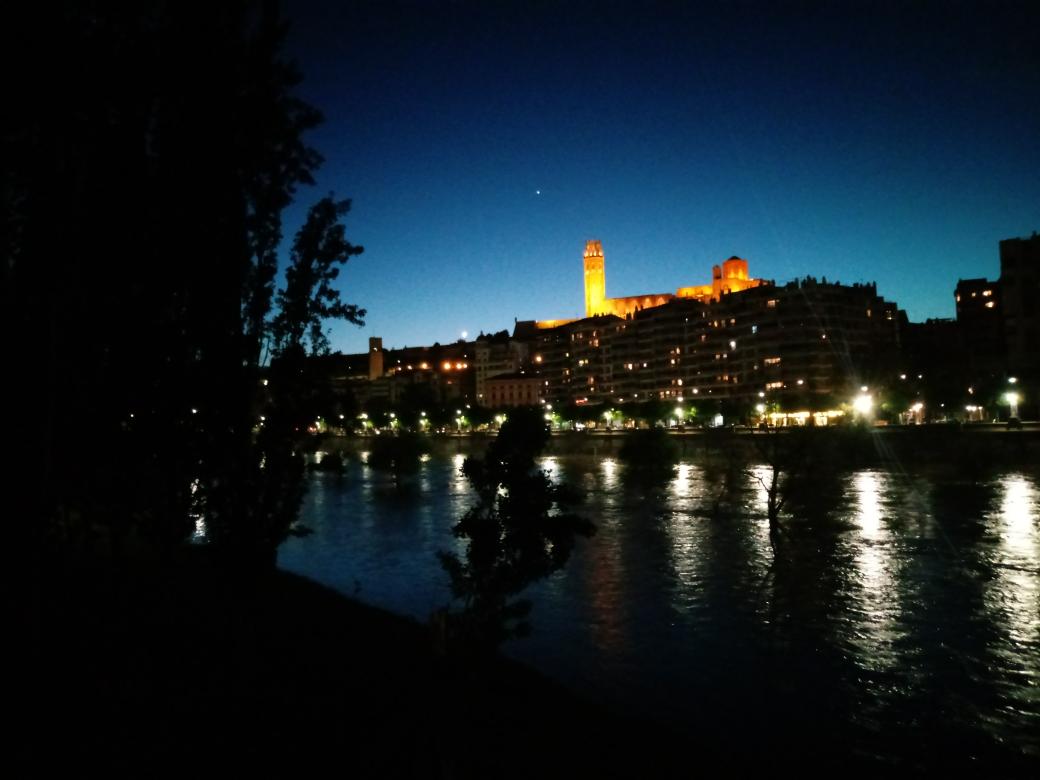 FiloSolaocell's tweet photo. Lleida at night#segre https://t.co/JwnsnMe5Pu