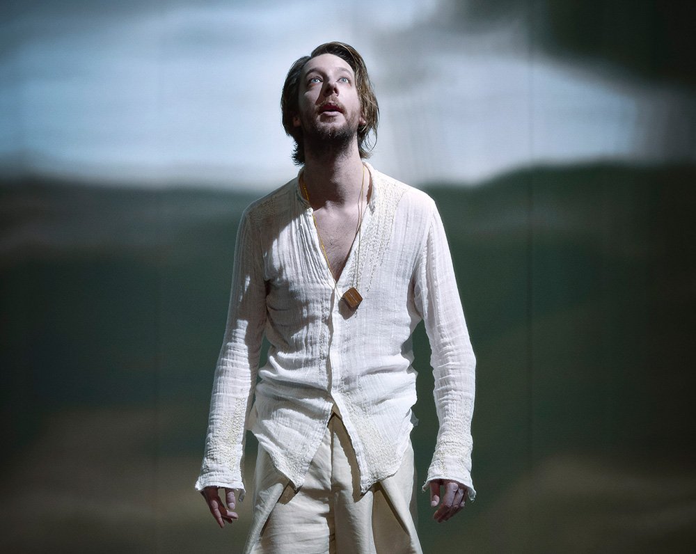 "Fiévreux, exalté ou déjà englué dans l’inéluctable froideur de la mort, Emmanuel Schwartz livre un combat remarquable"

à lire, critique de "Le tigre bleu de l'Euphrate" (<a href="/QuatSous/">Théâtre de Quat'Sous</a>, <a href="/ubucc/">Théâtre UBU</a>) bit.ly/2HBj0Ul #critique #critiquetheatre