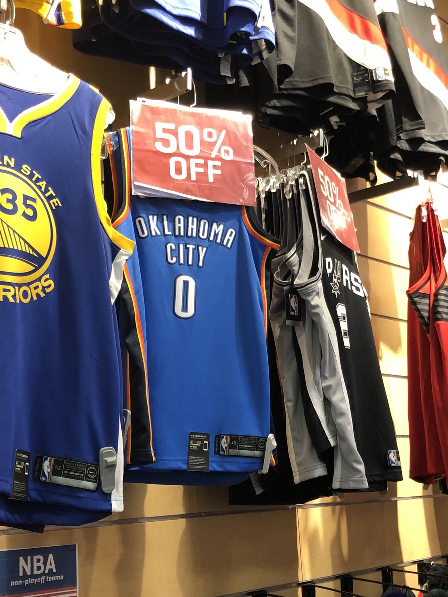 windowmatts's tweet image. Paid full price for my Donovan Mitchell t-shirt (jerseys are sold out for 6 months). Glad to do it too. Wouldn’t spend a dime on this one though. @utahjazz @spidadmitchell