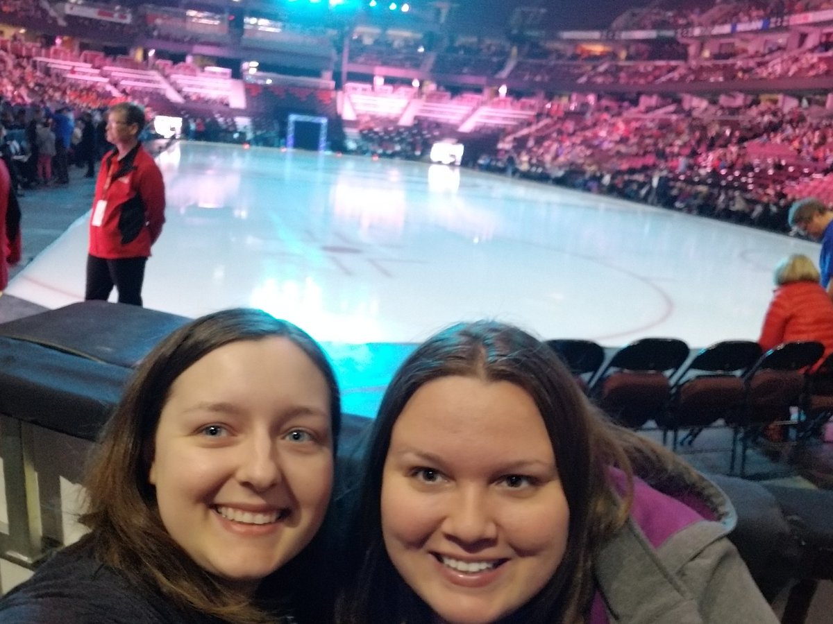 Ahhhh lucked into front row tickets!!#SOICAN18 #starsonice2018 <a href="/starsonice/">Stars on Ice</a> @melissadv91