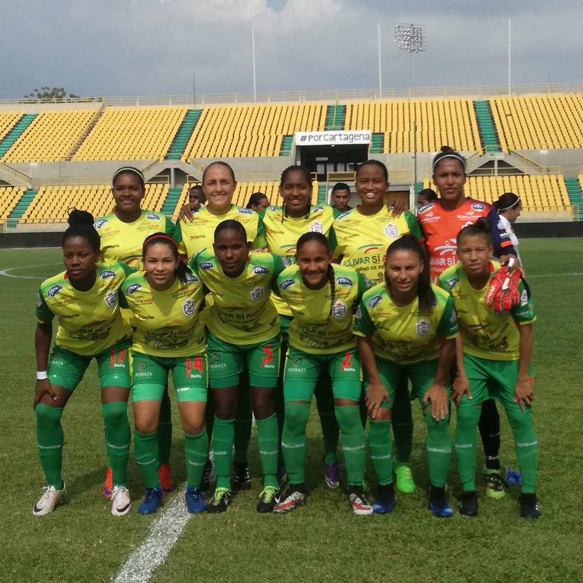 Ya se juega en el estadio Jaime Morón.

#RCFvsEnv 0-0

#LasHeroicas