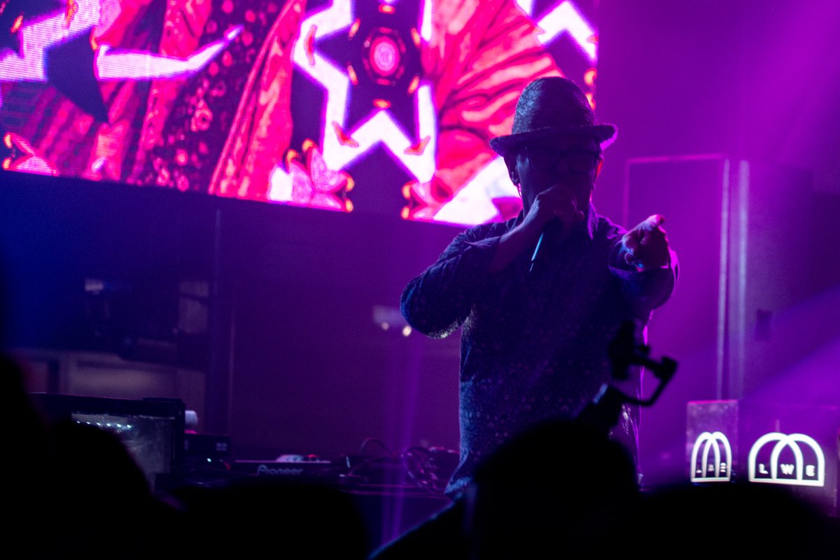 ItsOfficialNA's tweet photo. I present to you Mr David Rodigan 🔥 @DavidRodigan @Footsie @BoxparkCroydon @HotBoxLDN photos by @ItsOfficialNA https://t.co/REadN62qSF