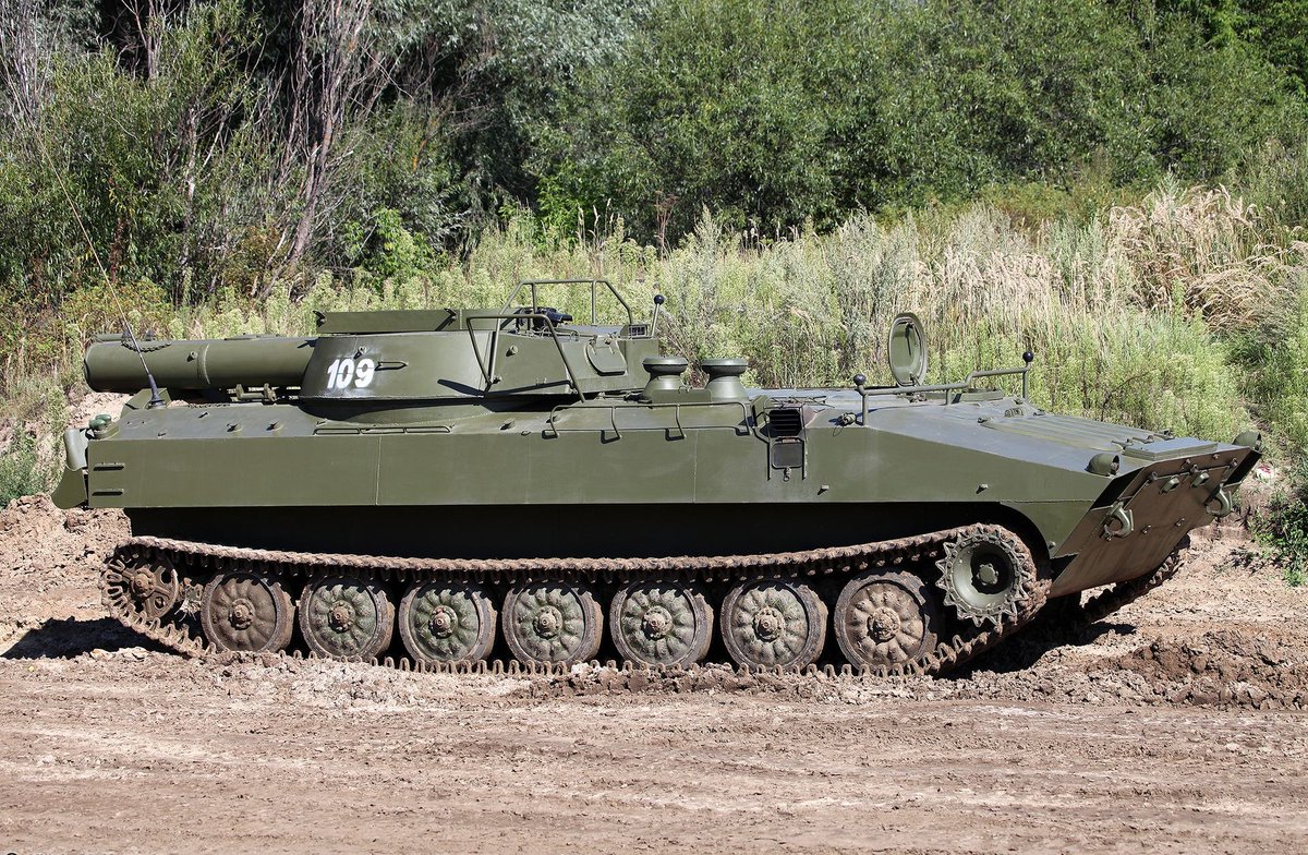 偏見で語る兵器bot Ar Twitter Ur 77 メテオライト ソ連製の地雷処理車両 爆薬をいっぱい括り付けた縄 爆導索を投げつけて地雷を破壊するやつ よくあるタイプのなのだが 各国に輸出されたのでアンゴラ内戦やらシリア内戦で地雷ではなく人間に投げつけまくったことで 偏見で語る兵器bot Ar Twitter Ur 77 メテオライト ソ連製の地雷処理車両 爆薬をいっぱい括り付けた縄 爆導索を投げつけて地雷を破壊するやつ よくあるタイプのなのだが 各国に輸出されたのでアンゴラ内戦やらシリア内戦で地雷ではなく人間に投げつけまくったことで