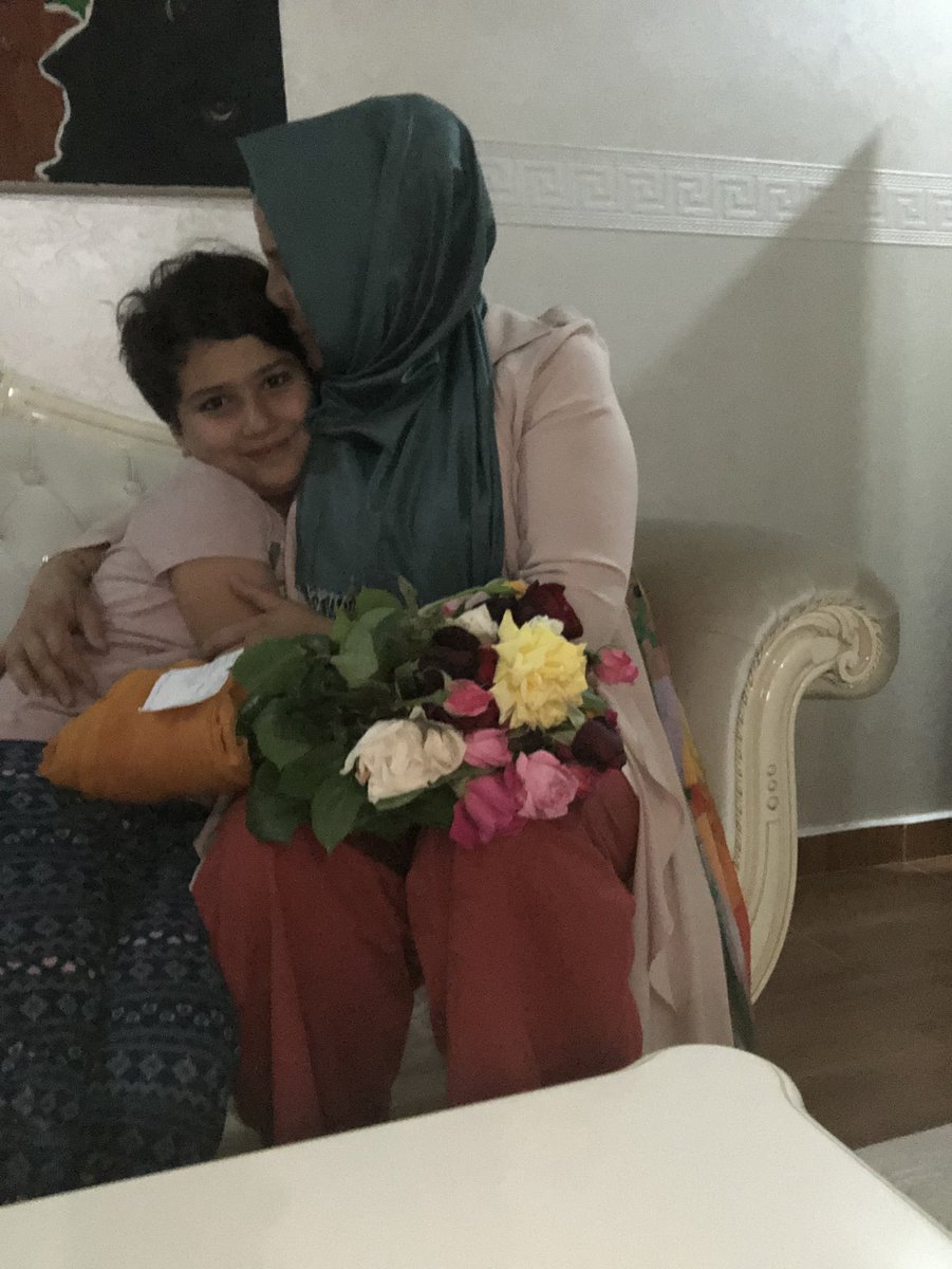 perinazyaman's tweet photo. Bebeğim, Canım kızım Tuanam miletvekili aday adaylığıma hayırlı olsun demek için beni beklemiş 
Bitanem çok çok teşekür ederim iyiki sizler varsınız iyiki sizler varsınız ❤️❤️❤️ https://t.co/gTuKqOlNmI