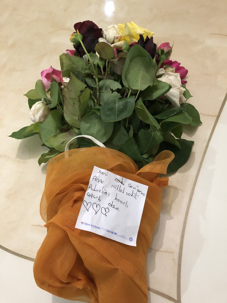 perinazyaman's tweet photo. Bebeğim, Canım kızım Tuanam miletvekili aday adaylığıma hayırlı olsun demek için beni beklemiş 
Bitanem çok çok teşekür ederim iyiki sizler varsınız iyiki sizler varsınız ❤️❤️❤️ https://t.co/gTuKqOlNmI