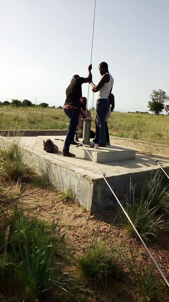 suramaking's tweet photo. Derek @TisAlumni Class of 2016 made sure the water Pump in Akorlikope is working. Well Derek, there is clean water for the people. Thank you!  #DPCAS CAS is meaningful in TIS. Our students are committed and care to make a difference. #Cleannwater #CommunityService @AfropolitanAR https://t.co/cuXget1r7M