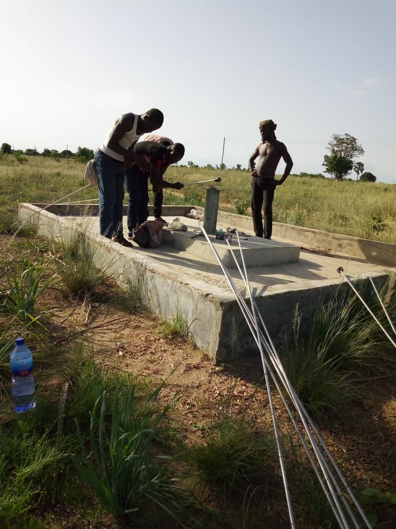 suramaking's tweet photo. Derek @TisAlumni Class of 2016 made sure the water Pump in Akorlikope is working. Well Derek, there is clean water for the people. Thank you!  #DPCAS CAS is meaningful in TIS. Our students are committed and care to make a difference. #Cleannwater #CommunityService @AfropolitanAR https://t.co/cuXget1r7M