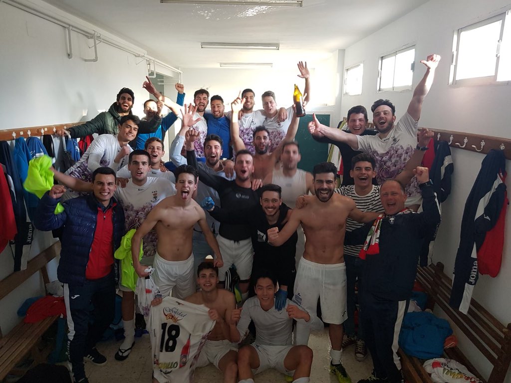 eduariber's tweet photo. @EmdAceuchal no hay palabras, no hay adjetivos para describir este grupo de amigos desde la directiva pasando por jugadores, fisio y enorme la afición. + 3 ante el cacereño, impresionante partido. Enorme satisfacción por pertenecer a este club y a este equipo. IMPRESIONANTE💪⚽️ https://t.co/nv9DSPRBLu