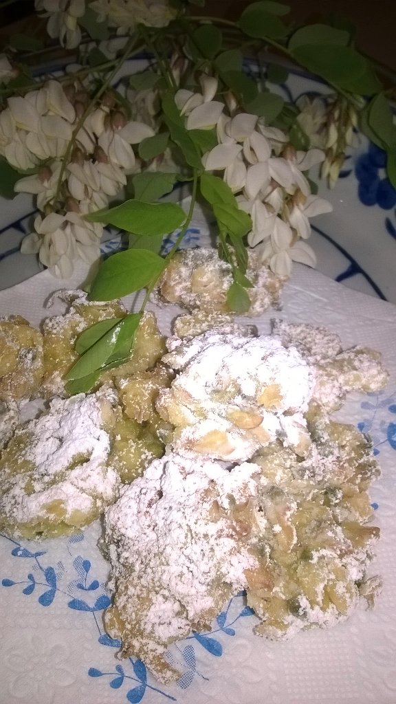 FRIULARREDI's tweet image. ... Fritelle di fiori di acacia
