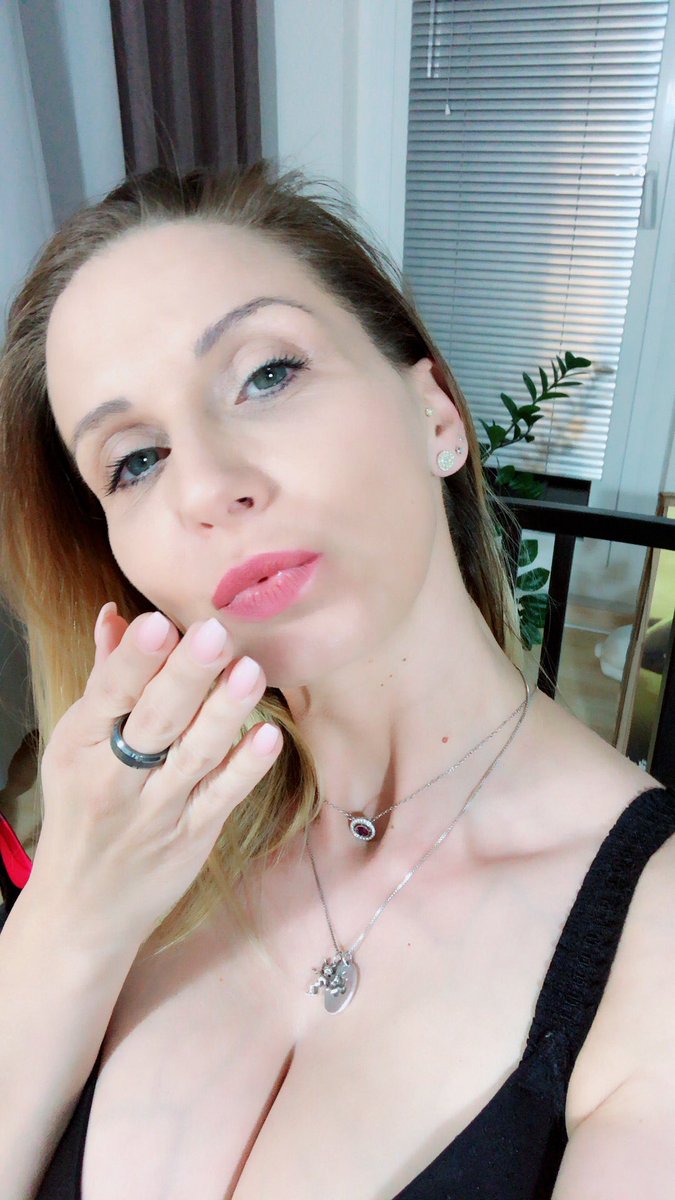 BettieBallhaus's tweet photo. Danke für eine tolle Camzeit auf https://t.co/48kF3BfslD 💋 morgen wird geshootet 😃 neue sexy Fotos erwarten Euch 📸 und mein livestream und gute Nacht Eure Bettie #bettieballhaus #65h #smartporn #cam #camgirllife #foto #fotoshooting #danke #thanks #thankyou #goodnight #kiss https://t.co/lk1VJyi2MS