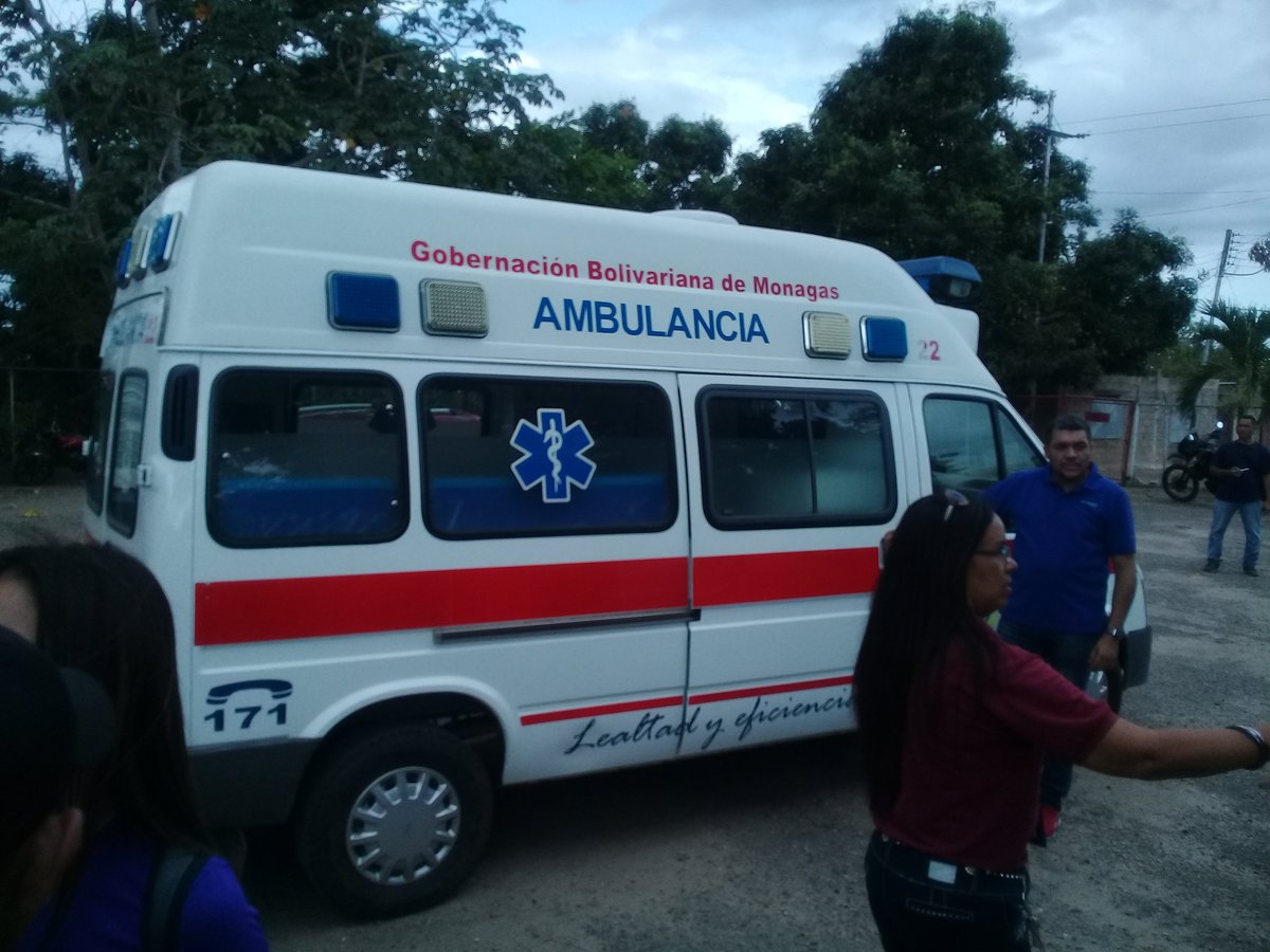 Inassmonagas1's tweet photo. Ambulancia donada por nuestra  Gobernadora yelitze santaella para nuestros abuelos d la patria https://t.co/TYm6Vz4frf