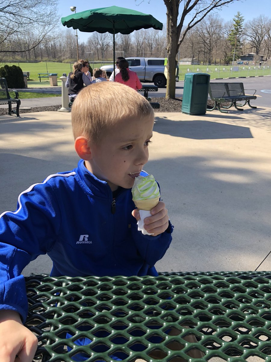 jebaltes's tweet photo. Perfect day for ice cream at @StandFanFW https://t.co/bfgGEdJ3ax