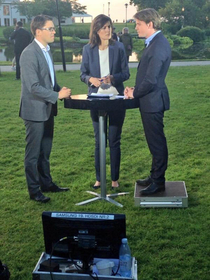 Tobias Andersson on Twitter: "Fasiken vad liten och ynklig Ulf Kristersson  ser ut mot @jimmieakesson.     </div>                   <div class=