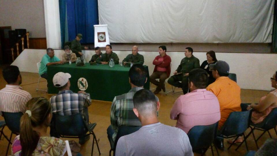 FANB #GNB Se realizó reunión con productores y ferieros del municipio Jauregui para acordar la forma de abastecer a la población de manera efectiva @GNB_TachiraD214 @AJ_GonzalezV <a href="/GNBoficial/">GNB FANB</a> @LopezVargasR