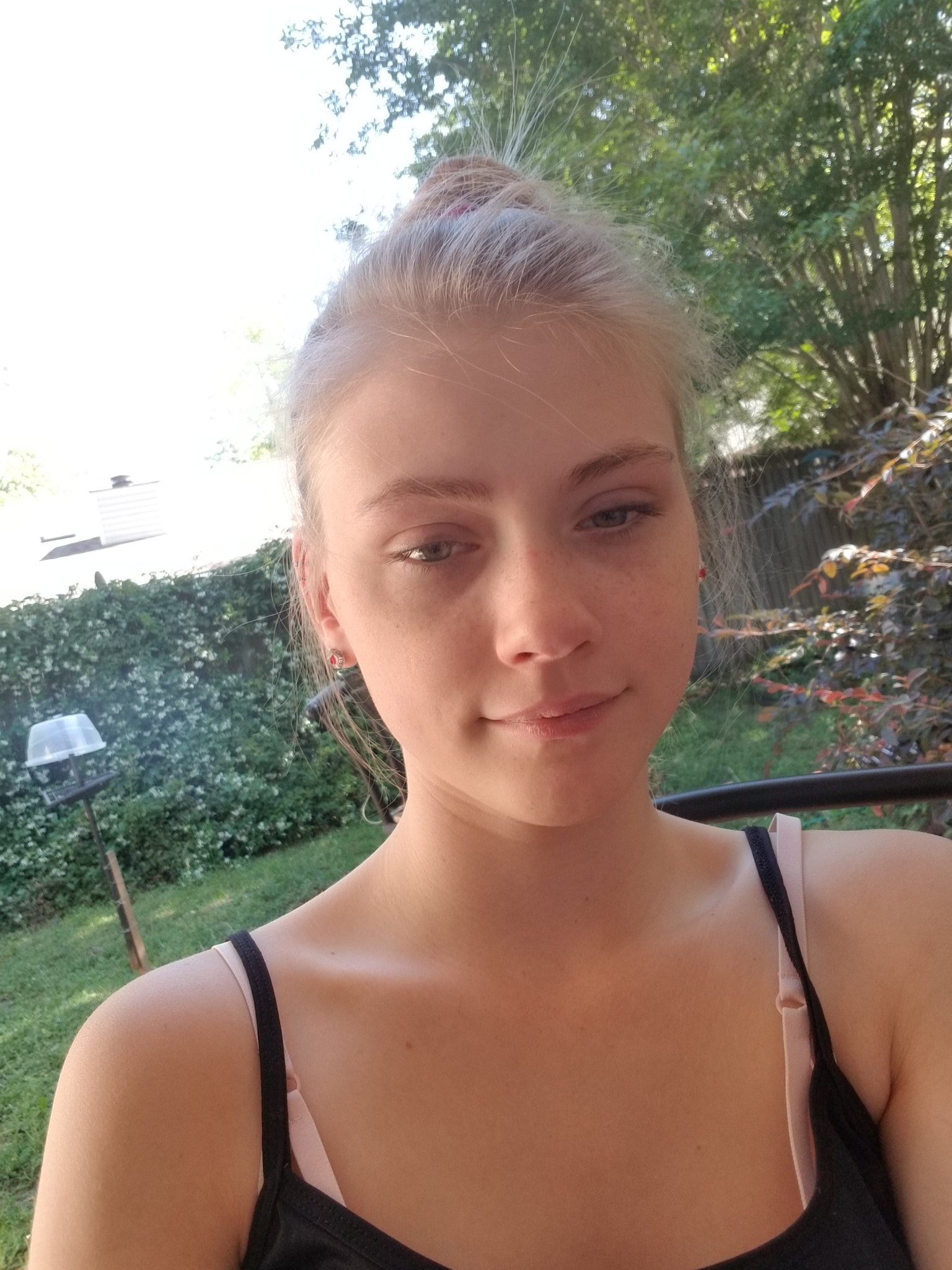 •Hannah_Haysxxx• on Twitter: "Out back at my sister house..…
