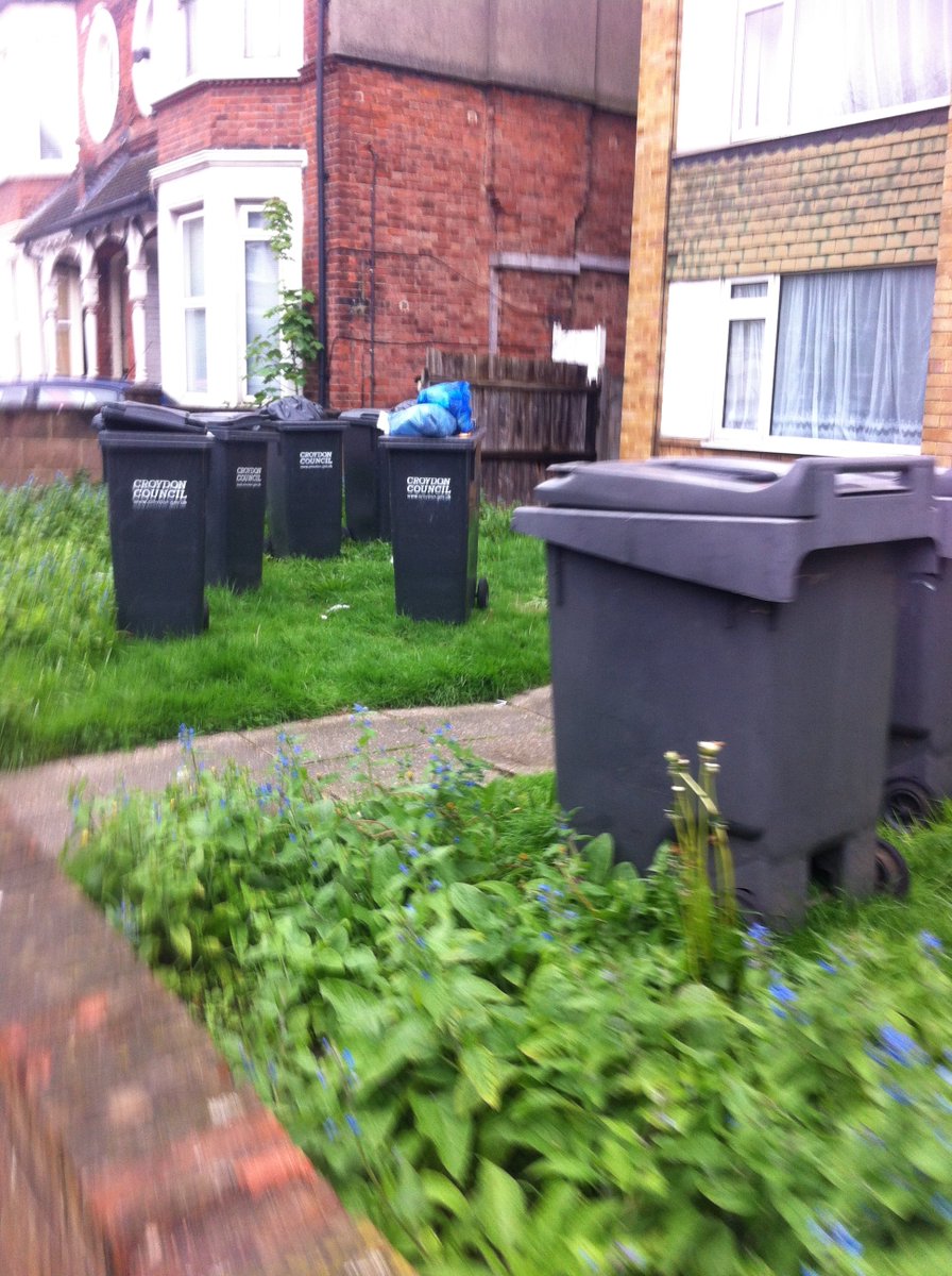 44jinky44's tweet photo. @InsideCroydon #Croydoncouncil giving us the best possible use of green spaces in #Croydon #cronx #stevereedMP #pollution #elections #poverty #labour #tory #austerity #veolia https://t.co/TUwRzBo2rw