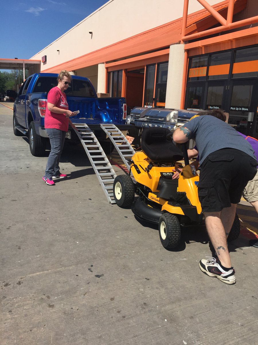 Mp960G's tweet photo. Let’s keep loading them up@let’s drive those sales @RuskMitch @Lupe_Estrada1 @Adam_THD @AdamHParrish @ConstantinoJoey @lanawarriner https://t.co/4YIAZShB7z