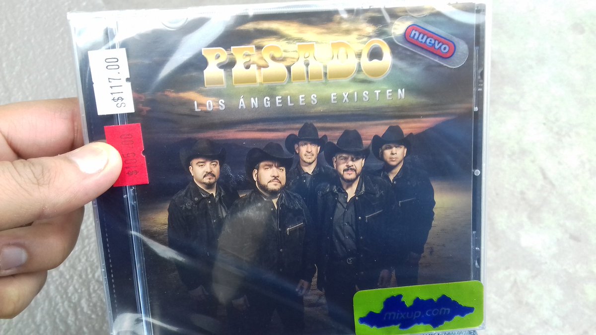 PupiloSanz's tweet photo. Ya en mis manos gracias a Dios termino la espera el.mejor gpo del mundo @club_facil @Zapata_Pesado @grupo_pesado https://t.co/a6SgPbzWIT