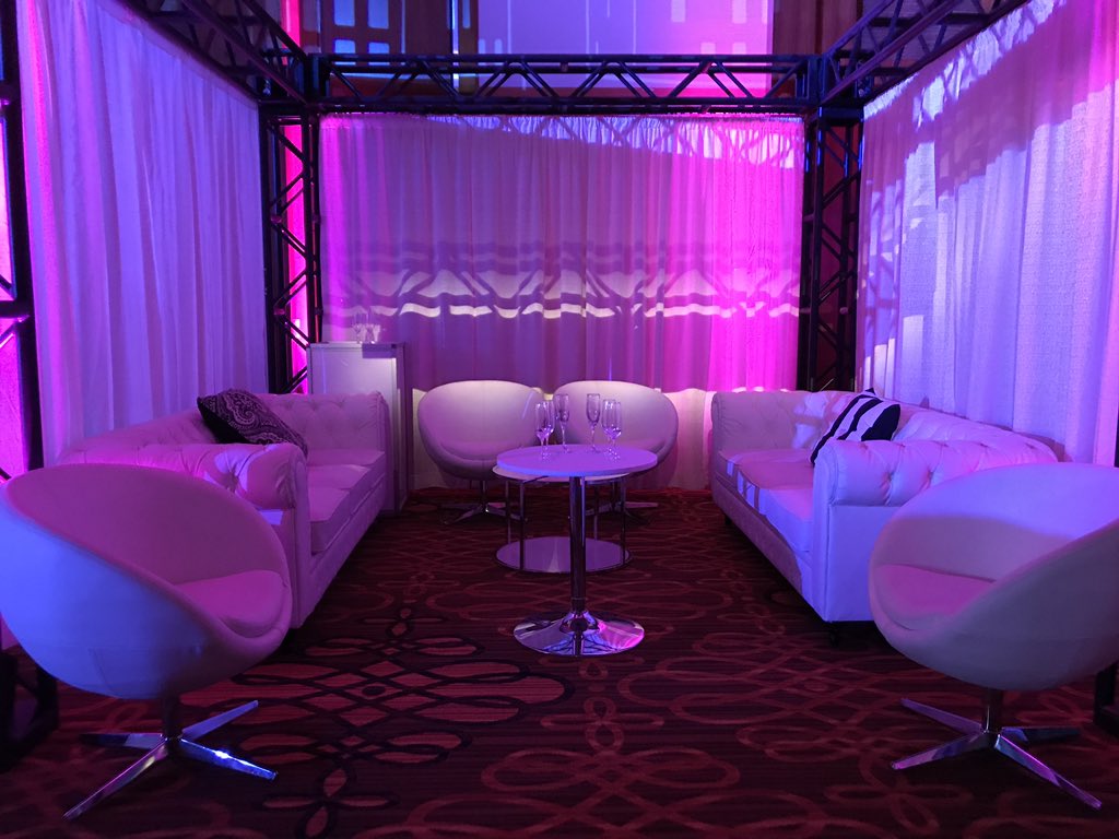 Hardrock_Cincy's tweet image. Vegas has touched down in Cincy! Our banquet space is completely transformed. We are ready for the @JeffRubys Foundation Gala tonight ❤️