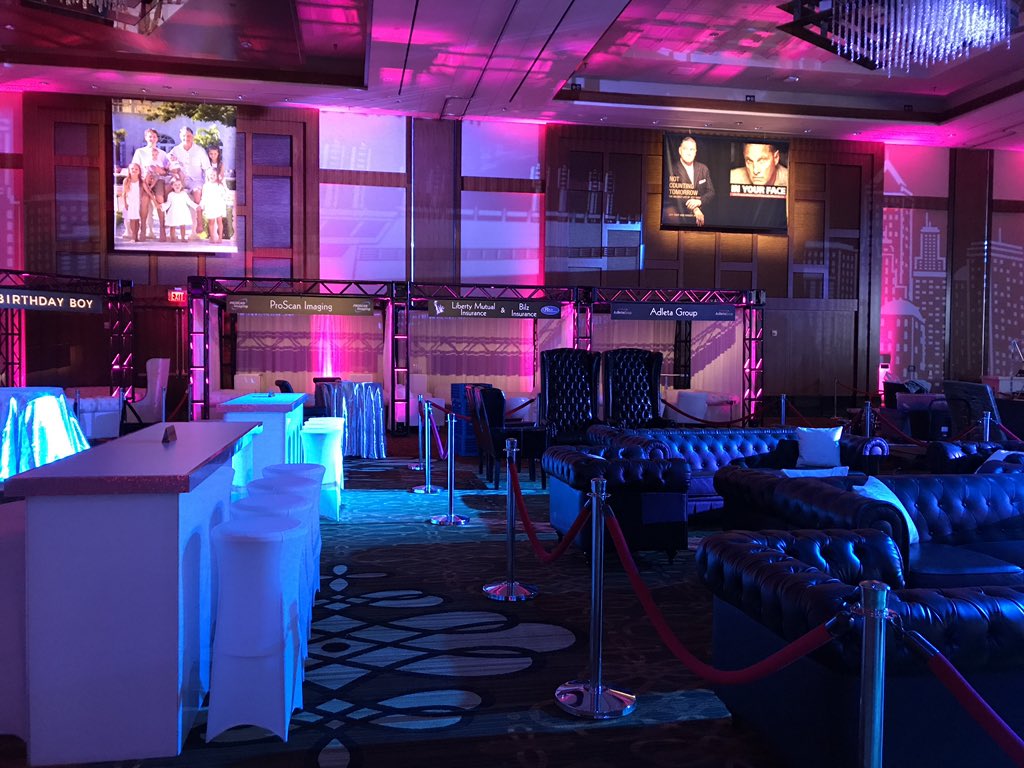 Hardrock_Cincy's tweet image. Vegas has touched down in Cincy! Our banquet space is completely transformed. We are ready for the @JeffRubys Foundation Gala tonight ❤️