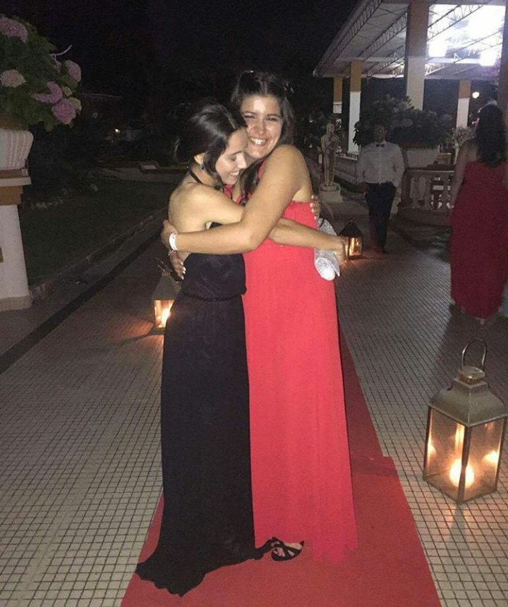 SandraaPereiraa's tweet photo. Sempre juntas para o que der e vier #DesdeOBatizado #Prom17 #TraçarDaCapa18 @eduarda_mendesf https://t.co/r9WDC8EZD4