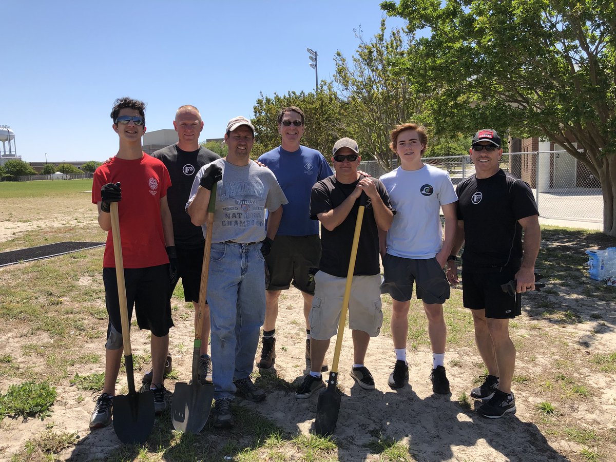IamEPO's tweet photo. @f3capefear Several #HIM helped a #HIMintraining with his Eagle Scout project @ Ashley High School. Pull-up and dip bars. #ironsharpensiron
#Murphstation https://t.co/hZaiqGiaGR
