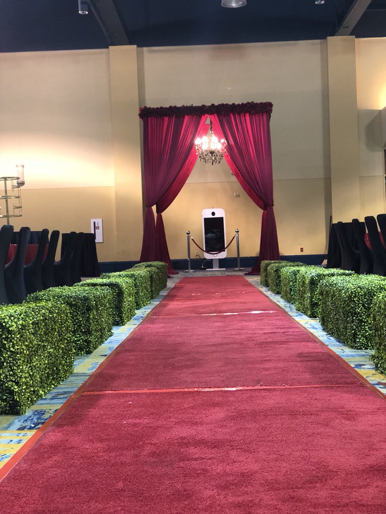dewandar's tweet photo. Thank you for helping take the Class of 2018 Prom to a new level! #WeAreSpring @LeMpressions #thatdancefloordecal @BallNChainENT #hitmywoah @JFStudioz #iphotobooth https://t.co/CRpwlc4d90