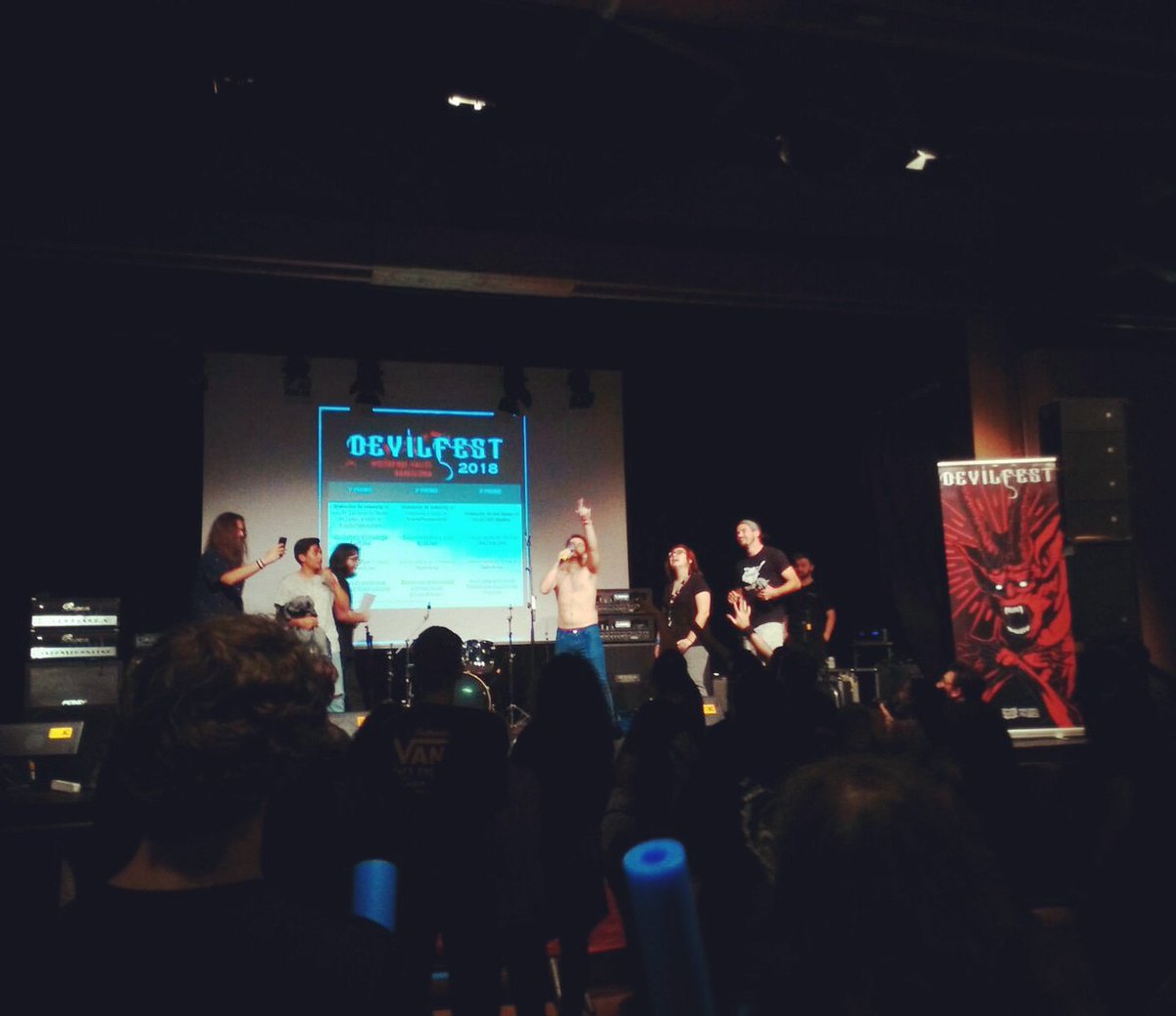amamollet's tweet photo. Durante la entrega de premios...
@deboneband y su camiseta perdida :) 🔥🔥🔥
#devilfest18🔥 #devilfest18 #finalmetal #premios #tercerpremio🏆 https://t.co/CXkp4vsPz6