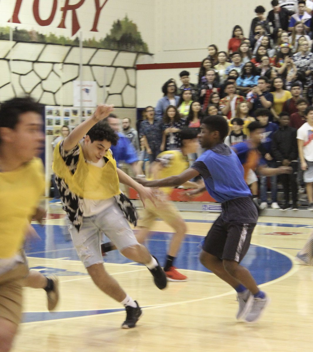 parkviewybk's tweet photo. Students dodging the yearbook staff when asked if they've bought their yearbook vs students running to buy their $70 yearbook before they sell out... buy your yearbook before they’re all gone! Visit Rm 207 for your order form. https://t.co/GyALwunvP2