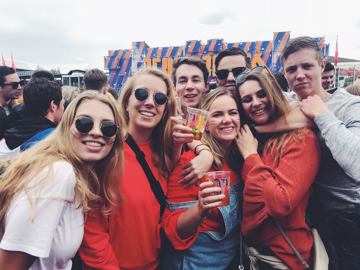 Veratimtim's tweet photo. Kingsday 2018 https://t.co/y4GPl8RfVN