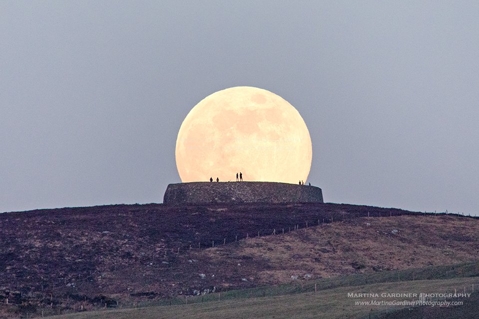 Watching the moonrise tonight over the ancient Grianan of Aileach ringfort #Inishowen #Donegal #moon