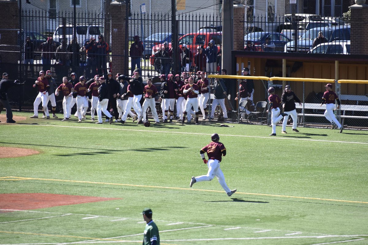 GUKnights's tweet photo. WALK-OFF WINNER! 🙌🏼
Nate Cardy launches a walk-off home run to beat the #8 Mercyhurst Lakers, 9-7! https://t.co/yUjWCjWLOE