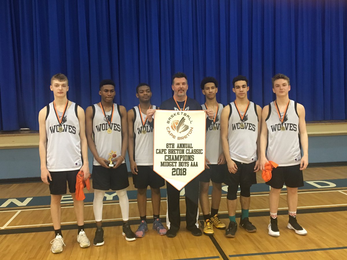 EastSideWolves's tweet photo. Two 6 man teams, 2 BANNERS!! Awesome work from all our boyz this weekend at the Cape Breton Classic!! Thank you to all involved in their organization! #EastSide https://t.co/6Y2hbfjl7M