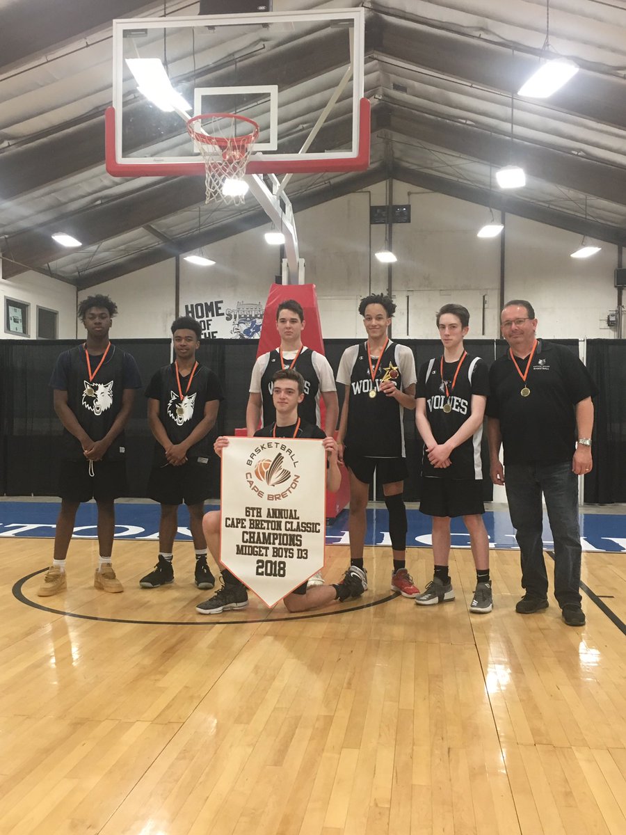 EastSideWolves's tweet photo. Two 6 man teams, 2 BANNERS!! Awesome work from all our boyz this weekend at the Cape Breton Classic!! Thank you to all involved in their organization! #EastSide https://t.co/6Y2hbfjl7M