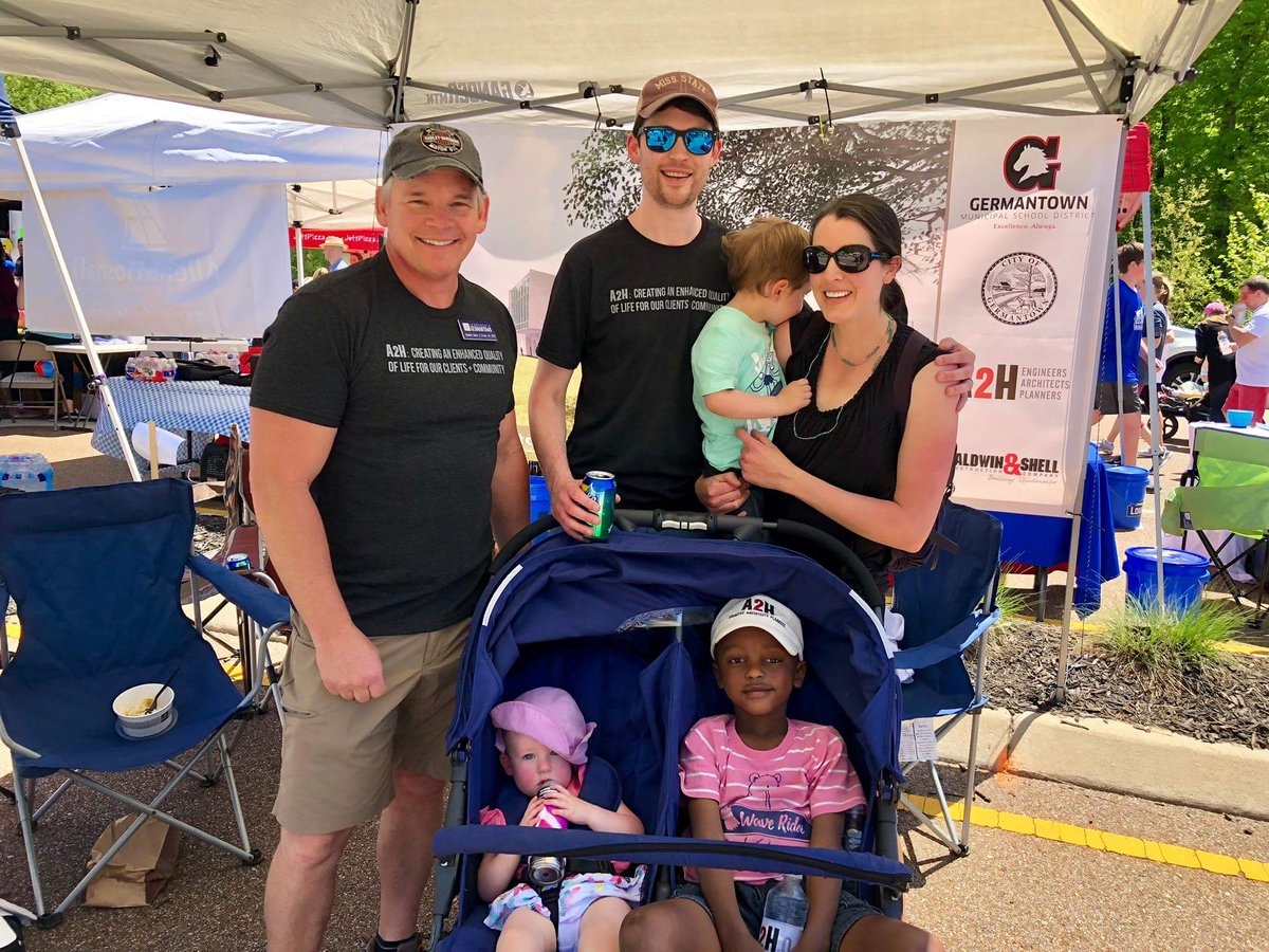 patrickA2H's tweet image. Repping @A2Hinc with the family + Stewart Smith at the @gmsdk12 5k and color run.