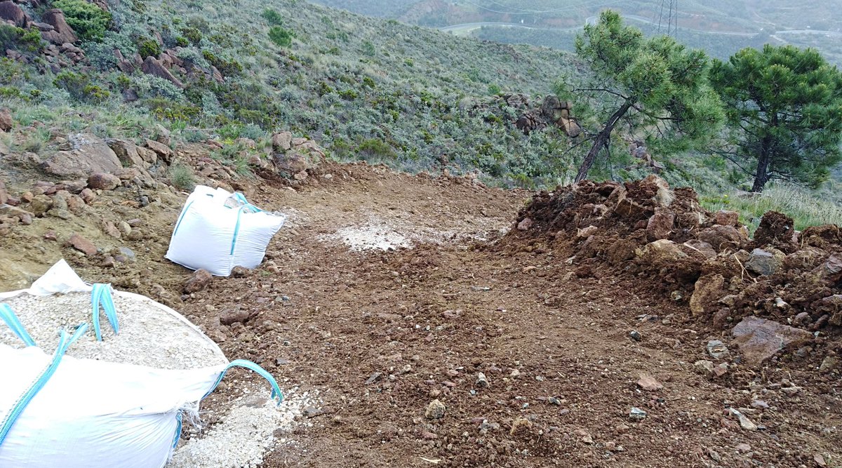 juanjo071's tweet photo. Los destrozos en el paraje natural de #SierraBermeja continúan por parte de @Endesa ni @AndaluciaJunta ni @AytoEstepona  ni @Defensagob le han parado los pies a la eléctrica, que está haciendo lo que le viene en gana. Dónde está los @AAMM_And y @MedioAmbAND @EPmedioambiente ? https://t.co/bc0DIpKKZ0