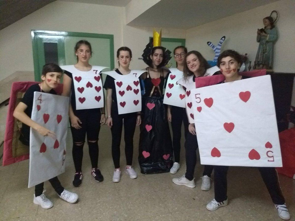 MercedariasC's tweet image. ¡GRACIAS, GRACIAS Y MIL GRACIAS!
A nuestro alumnado por ser el protagonista y el máximo responsable del éxito de "Alicia en el País de las Maravillas". Al profesorado por la organización y las horas que van detrás de dicho evento. Y a todos aquellos familiares...