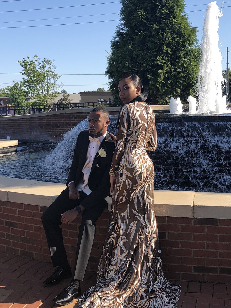 jayanese_'s tweet photo. Dripped In Gold 🍯 #PROM2k18 #SecureThePack https://t.co/rNQLu6OMwO
