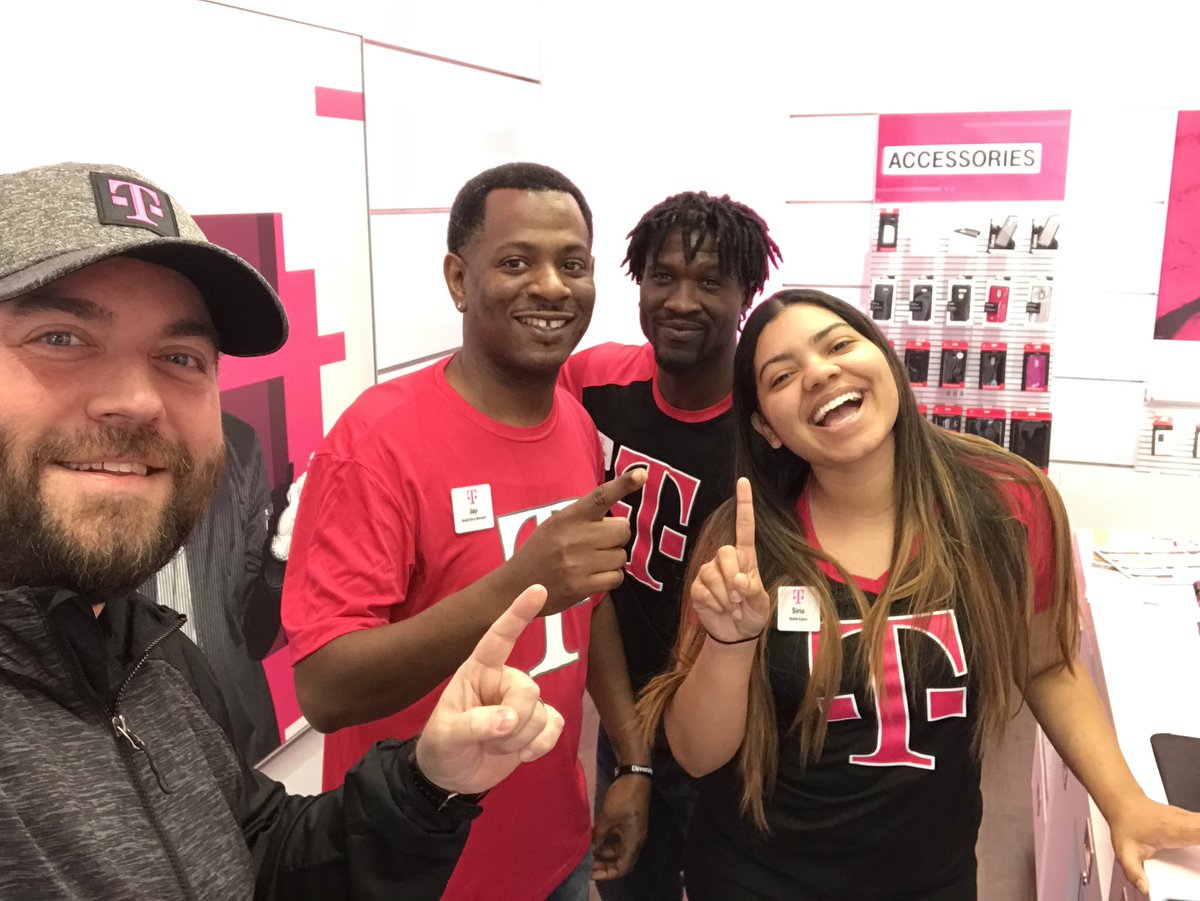 ccrisson's tweet photo. We have T-Mobile Mobile Experts ready for you!! Come by this weekend check out some deals with our trained mobile experts and have #SeriousFun . We love our customers!! #CEWorkforce #AreYouWithUs #LSGC2018 @TonyCBerger @jsf1221 @JLadd205 https://t.co/DyZ9ydj06Y