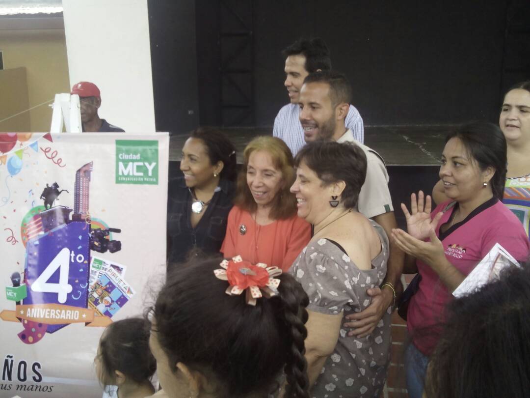 #Aragua | Semanario infantil Piruetas celebró entre niños y niñas, 2 años de circulación en territorio Aragüeño en el marco  de la programación preparada para celebrar el Día del Libro y del Idioma <a href="/MiriamPardoJ/">Miriam Pardo</a> <a href="/RMarcoTorres/">Rodolfo Marco Torres</a> <a href="/CiudadMCY/">Ciudad MCY</a> @cenalfilven