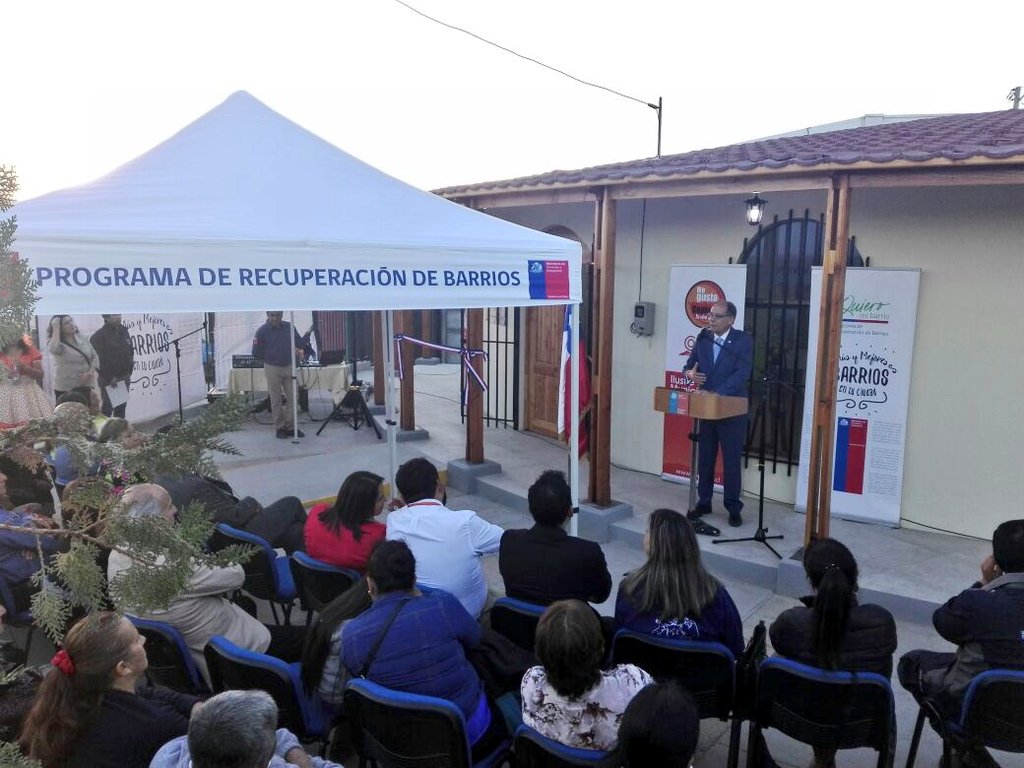 minvuatacama's tweet photo. Antonio Pardo Seremi @minvuatacama en #inauguración de #sedevecinal #VillaEsperanza #Copiapó "Hace 18 años que estos vecin@s esperaban su sede.Hoy es una realidad gracias al Prog. @Minvu @quieromibarrio así paso a paso construimos #ciudad @GobiernodeChile #ChileLoHacemosTodos https://t.co/xKZmbzsSAp