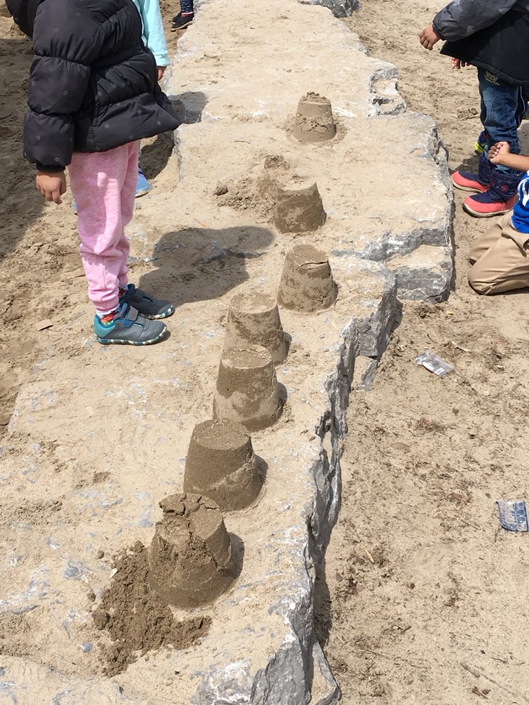 kaellsquared's tweet image. Transferring our learning about 3D figures into our play. #betterthanaworksheet @TDSBForestManor @LC2_TDSB #cylindersconesandcubesohmy