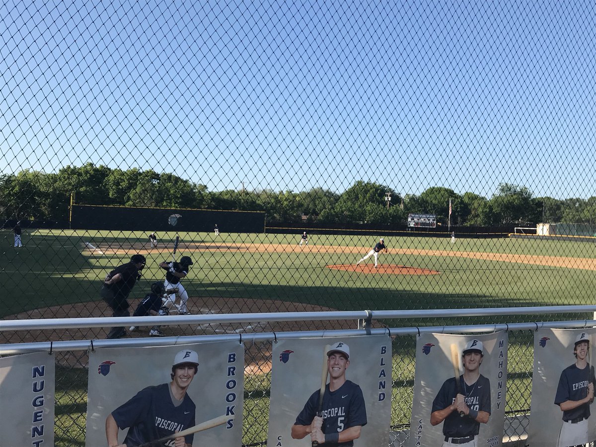 ESDAthletics's tweet photo. Top of the 5th, #ESDBaseball is playing hard. Let’s go, Eagles! https://t.co/wNy71x4g9O