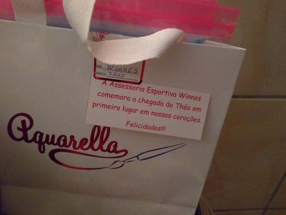 aferanabela's tweet photo. Théo já chega ganhando mimos. Chorem blogueiras. Cc @winnes_to https://t.co/eNYp7jEETF
