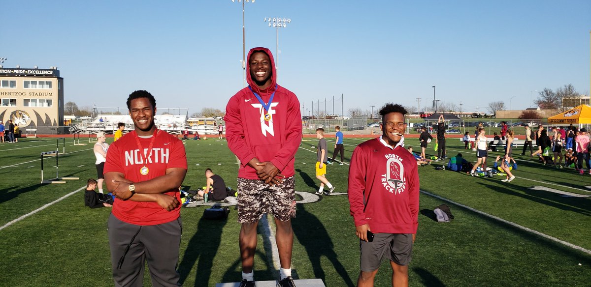 LSNGirlsTrack's tweet photo. Darwin Rold top 3 men in shot out. @LSNTrackField https://t.co/PtCz4qu9Xi