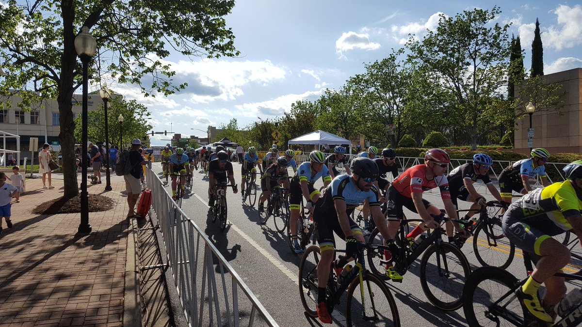 ErnieBoughman's tweet photo. Gotta be brave or crazy to stand this close! I suppose the same could be said about the folks on the bikes. #fastestnight #SpartanburgCRIT is going strong. Thx @palspartanburg Proud to call @SpartanburgCity #biketown home. https://t.co/h4oBnMPc4d