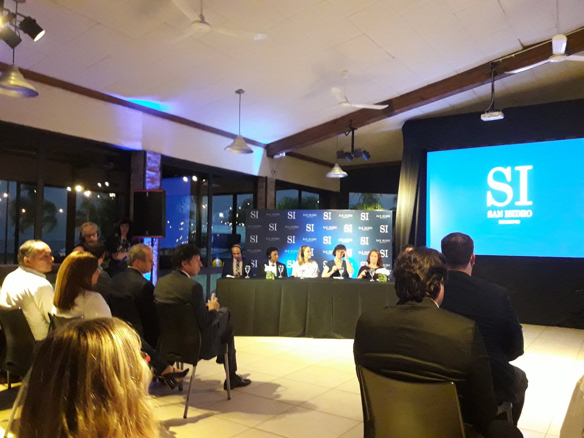 arenaeugenia's tweet photo. Participando con el Intendente @gustavoposse  en el cierre y evaluación de #SmarterCitiesChallenge 
@SanIsidroGob 
@IBM 
@IBMArgentina https://t.co/ijLeQGrmeP